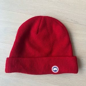 Mens Canada goose beanie in red
